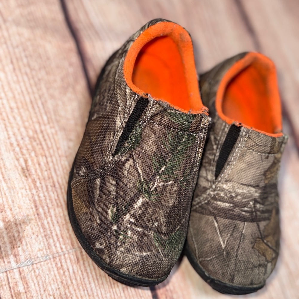 Gamewinner Camo Slip-On Kids Sneakers with Orange Lining
